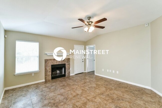 Photo - 3 Bedroom Pet-Friendly Home in San Antonio, TX with Main Street Renewal