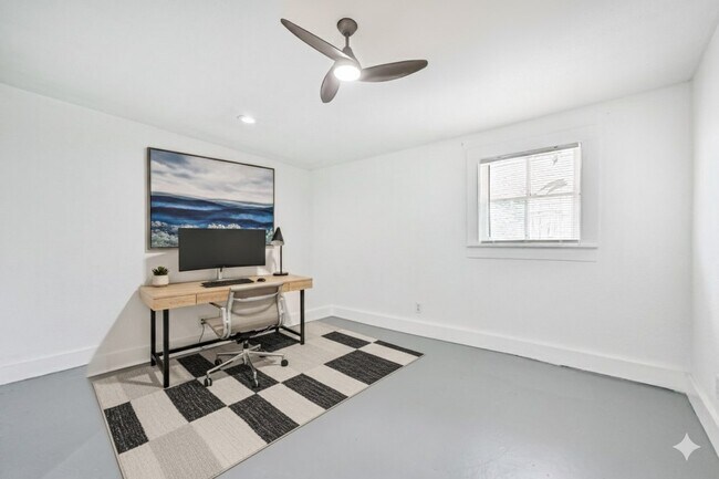 Photo - 2201 48th St