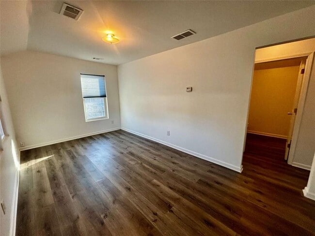 Photo - 424 Northdale Rd