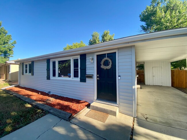 Building Photo - Charming 3-Bedroom Oasis with Expansive Yard and Driveway!