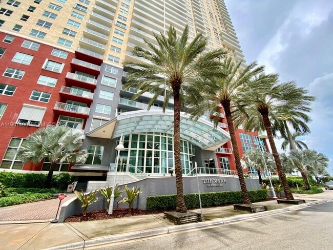 Building Photo - 1155 Brickell Bay Dr Unit 607