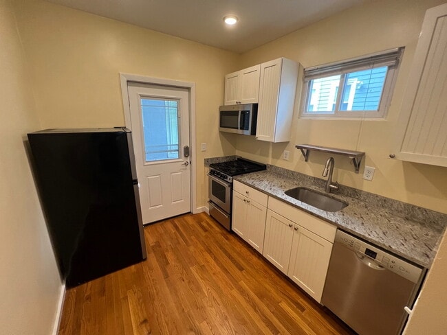 Building Photo - 2 Otis St Rental