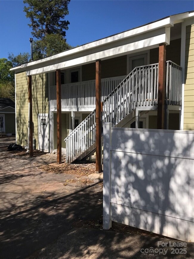 Building Photo - 3805 Miriam Dr Unit 3 Rental