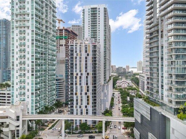 Photo - 31 SE 6th St Unidad 1708