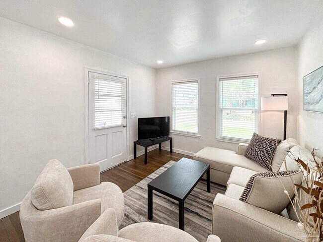 Photo - 315 Flannan Rd