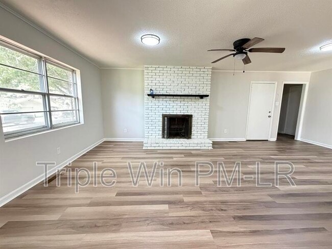 Photo - 33 Single Oaks Dr