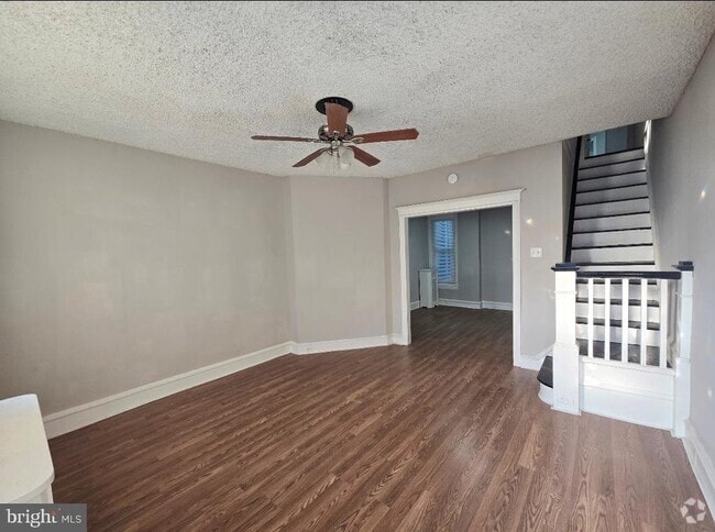 Building Photo - 2036 S 65th St Rental