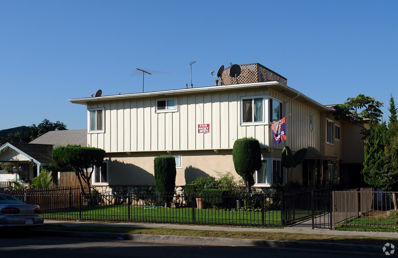 Photo - 517 S Eucalyptus Ave Apartments