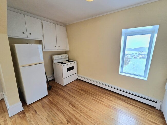 Photo - 173 Douglas Ave Unit 3