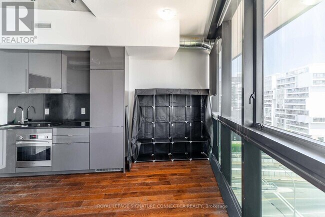 Photo - 21 Lawren Harris Square Unit 910