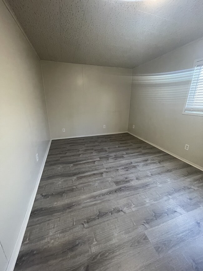 Photo - 10429 Ralph Ave NE