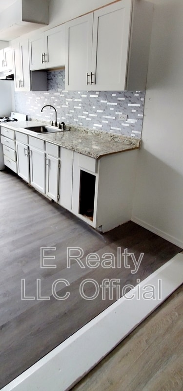 Photo - 623 N 64th St