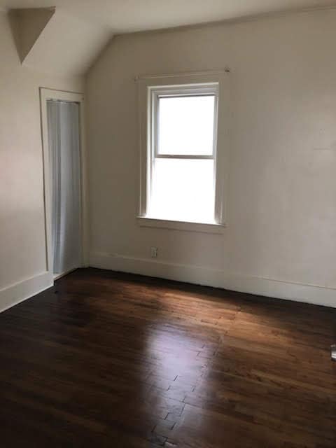 Photo - 1637 Outer Dr E