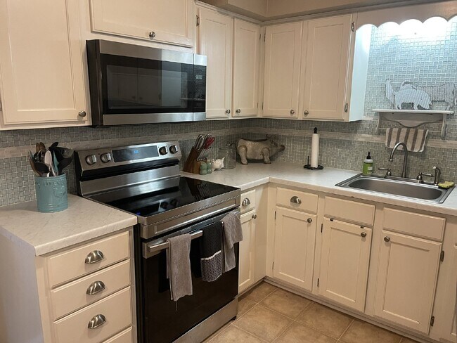 Photo - Fabulous 3 bedroom in excellent neighborho...