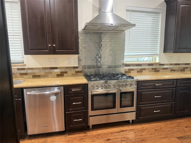 Photo - 3911 Barnes St