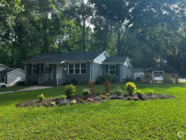 Building Photo - Beautiful 3 Bedroom Home in Windsor Park!