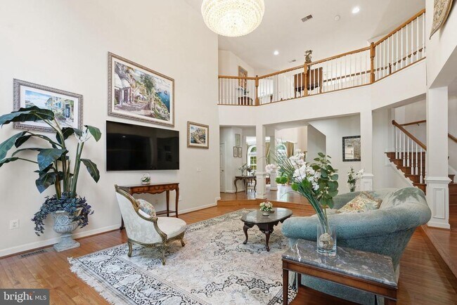 Photo - 1072 Safa St