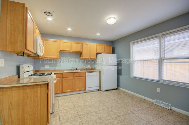 1600 W Allen St