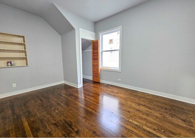 121 N Menard Ave Unit 2