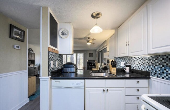 Photo - **Light-Filled Condo with Designer Finishes ? | Screened Porch