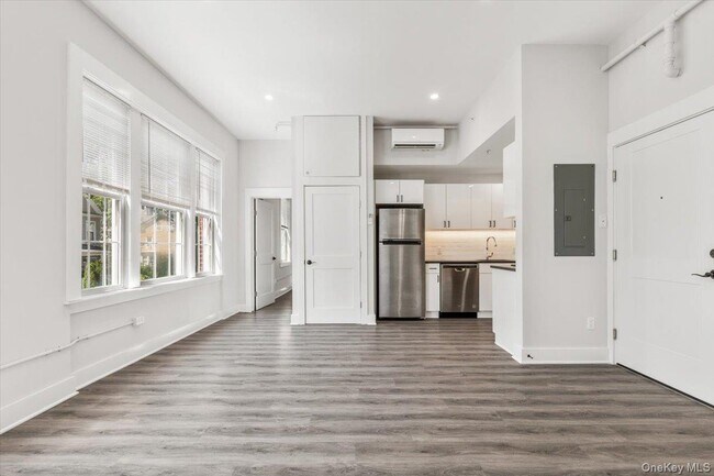 Photo - 49 Beekman Ave Unit 6