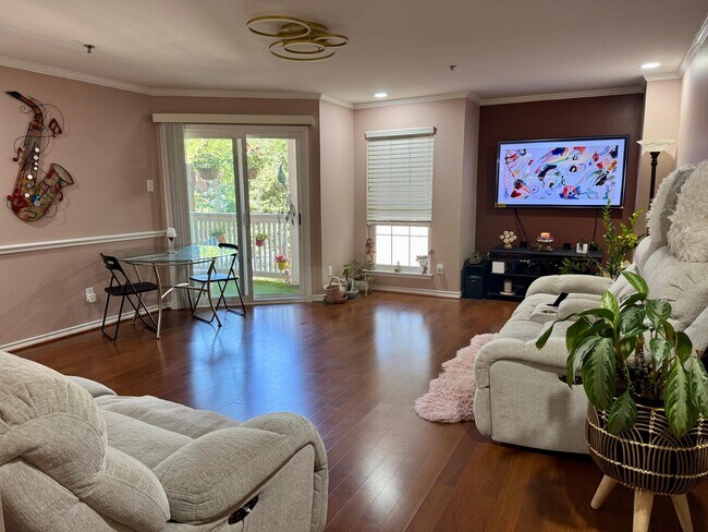 Building Photo - 1504 Lincoln Way Unit 221 Rental