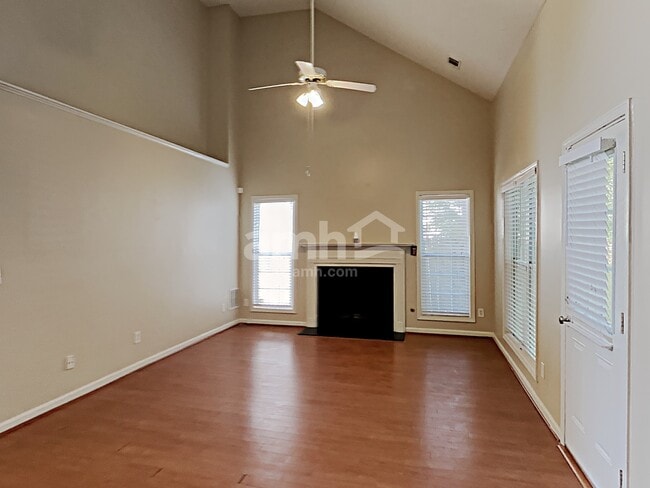 Photo - 670 Old Johnson Rd