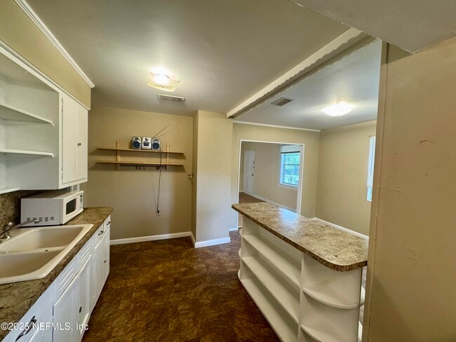 Photo - 2649 Lake Shore Blvd