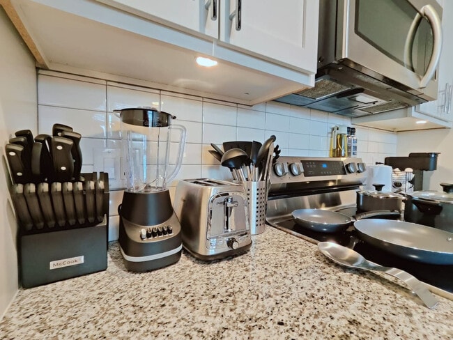 Photo - 200-10 W Roberts Ave Unidad ID1289455P