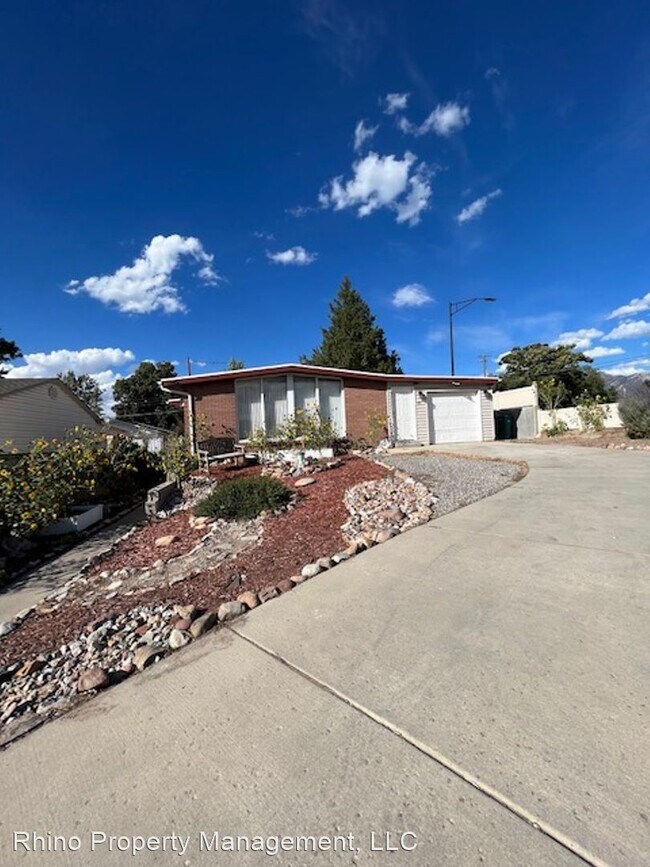 Photo - 4 br, 3 bath House - 691 E Wyandotte Ave