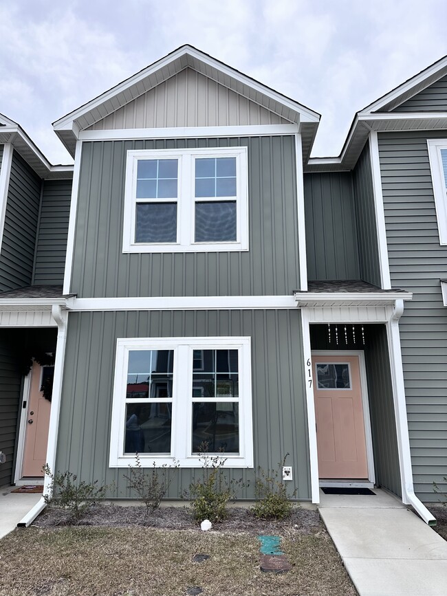 Photo - 617 Jacks Xing Dr