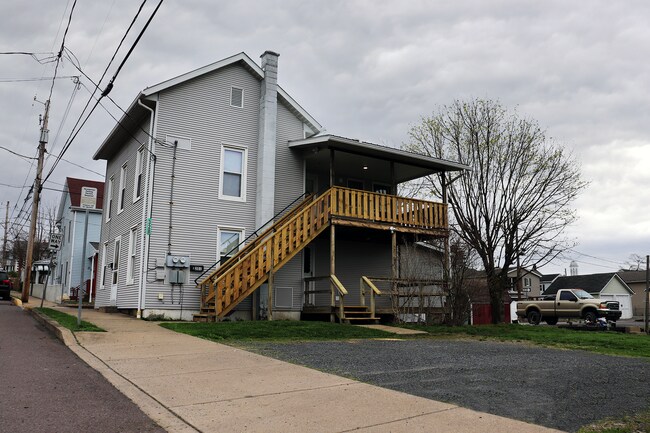 328 Center St Unit 101