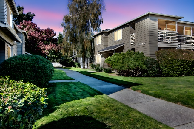 Pueblo de álamos - Medford, Oregón - Poplar Village