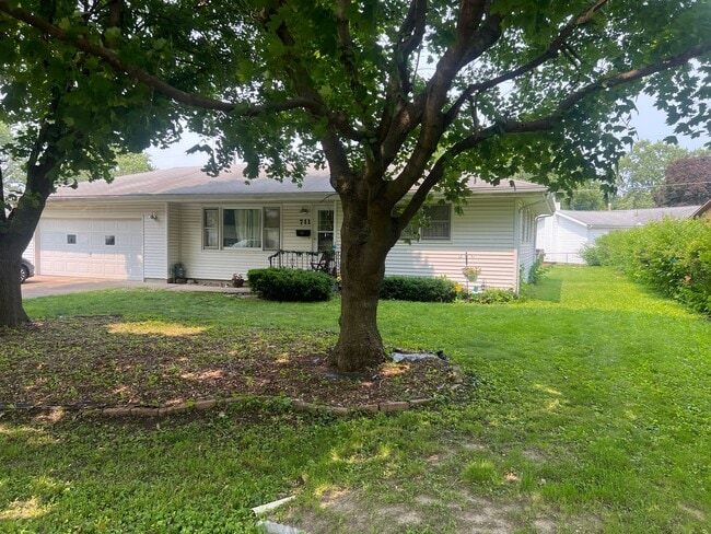 Building Photo - Charming 2-Bedroom Ranch with Spacious Liv... Rental