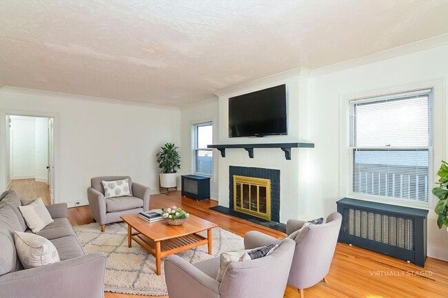 Building Photo - 1067-1069 Saint Clair Avenue Unit 1067