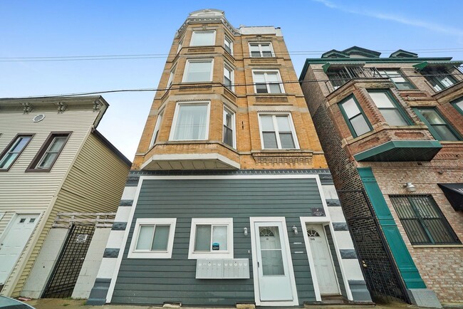 Building Photo - 1946 S Racine Ave