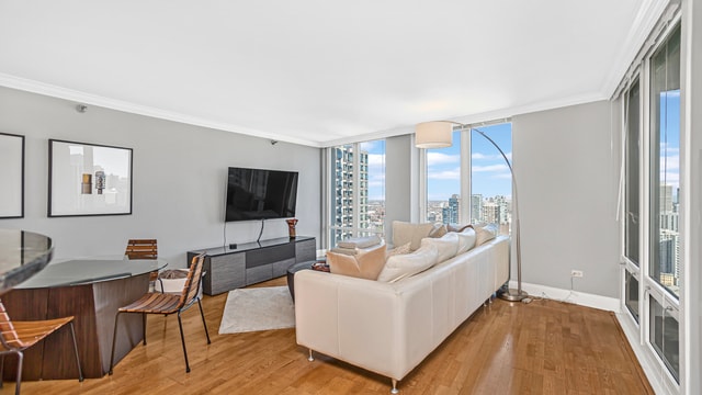 Building Photo - 345 N La Salle Dr Rental