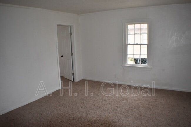 Photo - 3806 S Taylor St
