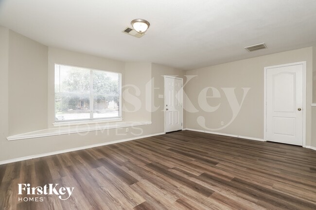 Photo - 6026 Ironmill Creek