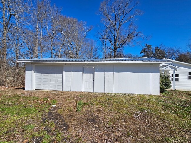 Photo - 2 Bedroom 2 bath home in Strawberry Plains/Knoxville with large garage, available Now!