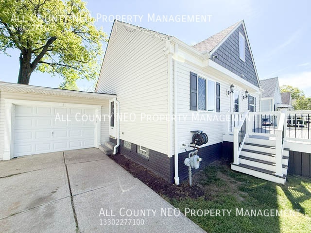 Photo - 219 E 330th St