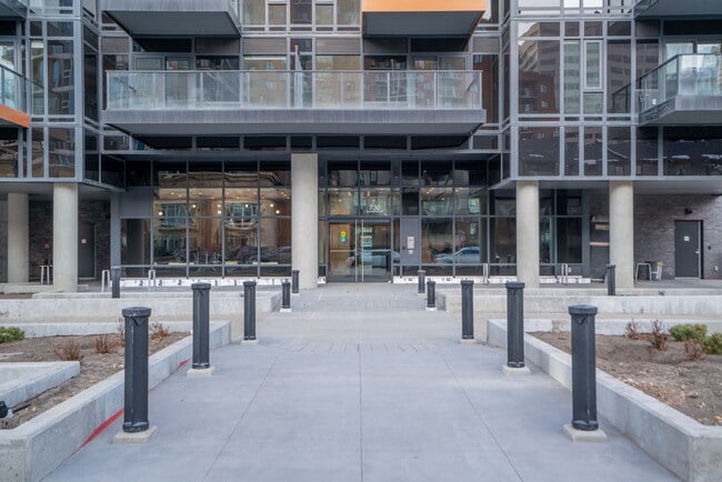 Photo - 730-502 2 Ave SW