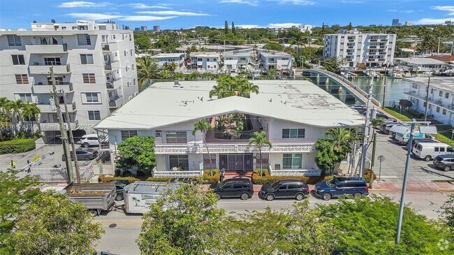 Building Photo - 8040 Tatum Waterway Dr Unit 6 Rental