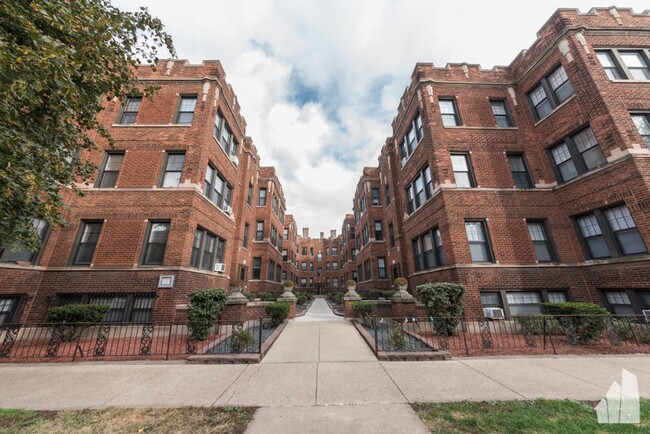 Building Photo - 4407 N Wolcott Ave Rental