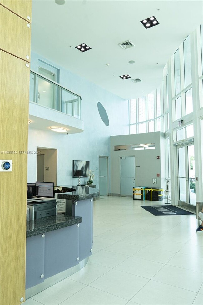 Photo - 480 NE 30th St Unidad 2206