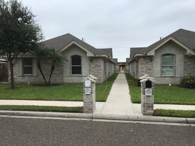 One story plex unit - 705 Pebble Crk Unit X