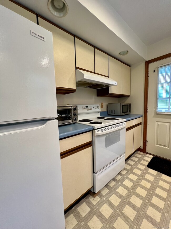 Photo - 7 Golden Hill St Unit 2nd floor