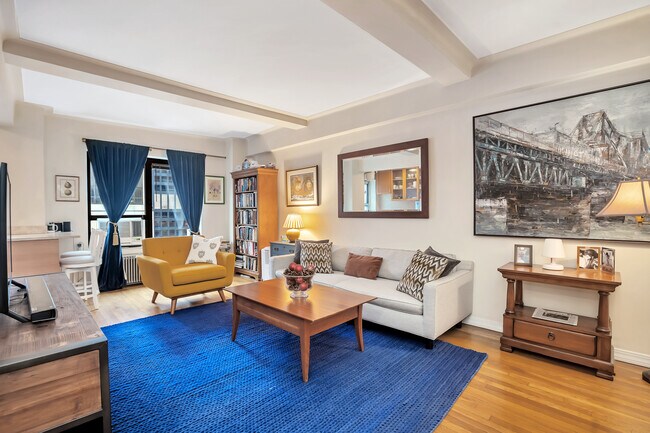 Living Room - Spacious 1-bedroom to rent - 227 E 57th St Unit 14C