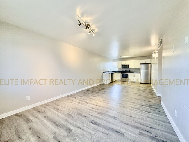 Photo - 1920 N Stone Ave