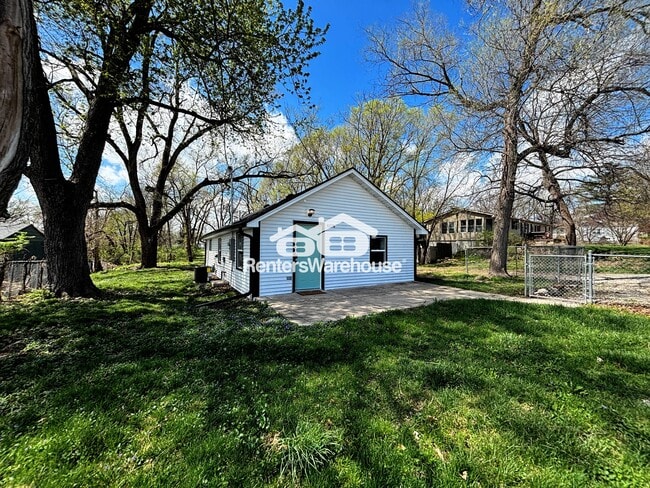 Photo - 4076 Indianola Ave